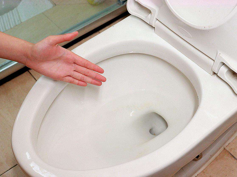 馬桶不堵但下水很慢別再花冤枉錢(qián)找人疏通了，一般師傅不會(huì)告訴你的