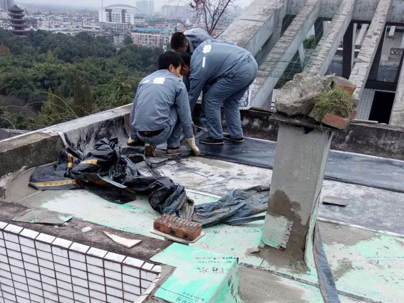 屋頂漏水處理方法盤點，涂刷JS涂料使