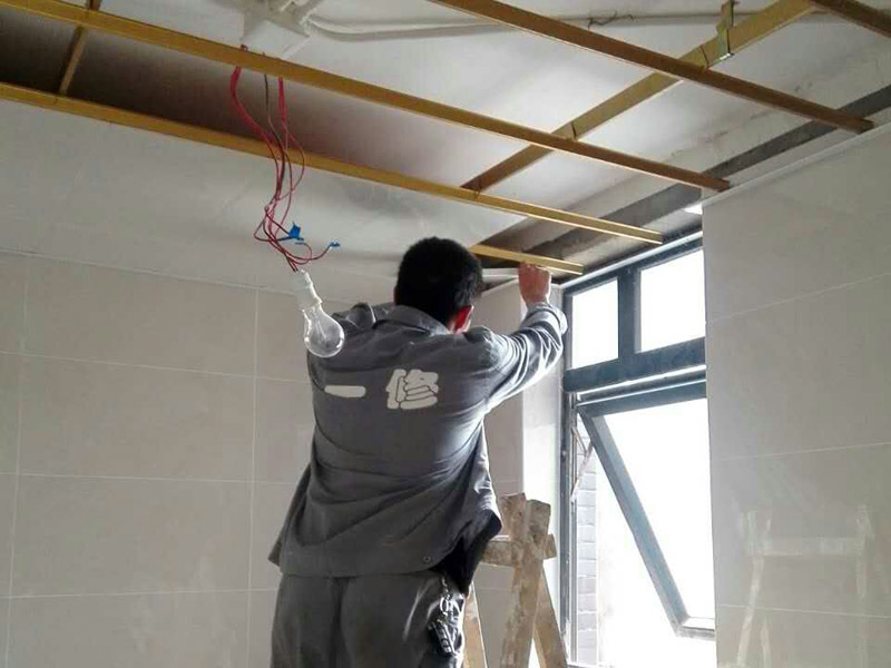 家庭電路維修檢測(cè)，跳閘多是因?yàn)榫€(xiàn)路過(guò)